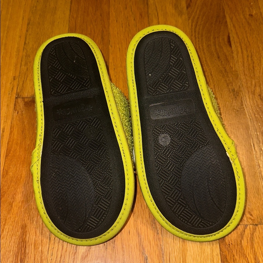Kids Grinch Slippers - Picture 5 of 5